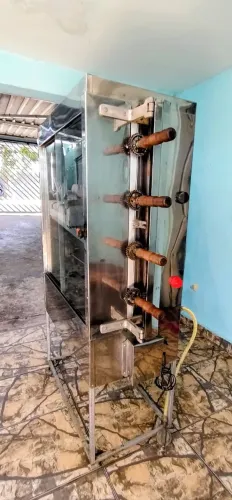 Vendo máquina de assar frangos 