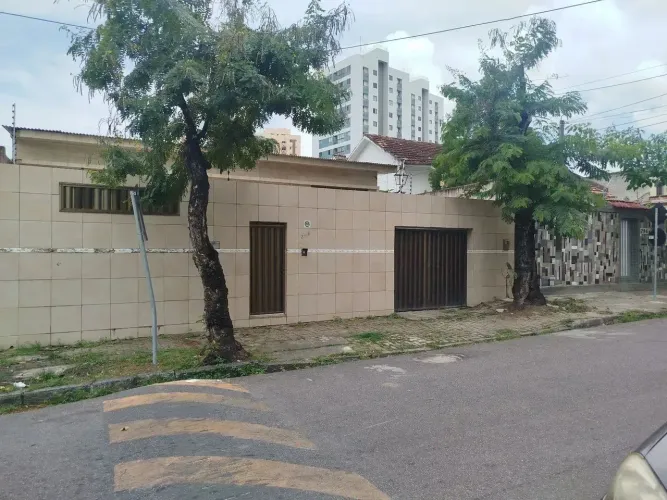 Imóvel para aluguel possui 350 metros quadrados com 5 quartos em Tamarineira - Recife - PE