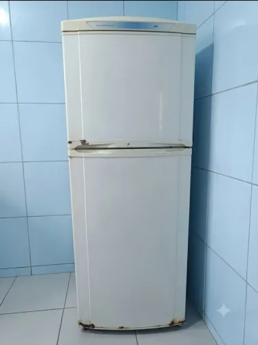 Geladeira Continental 470 Litros - 220V (Para Conserto ou Retirada de Peças)