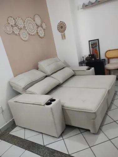 Sofá semi novo.