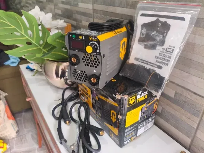 maquina de solda inversora TIG 120A 220V Black Tools com proteção de superaquecimento