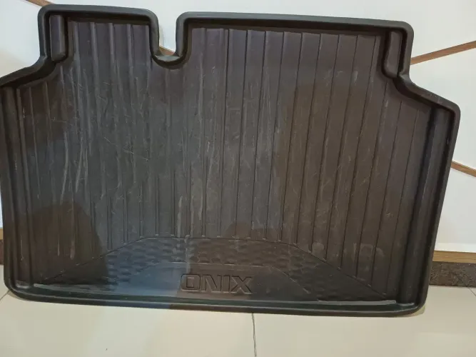 Tapete emborrachado porta malas Ônix