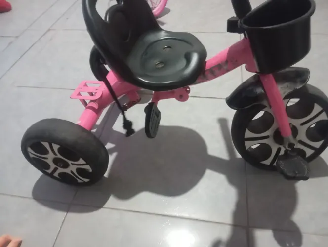 Triciclo infantil /com defeito