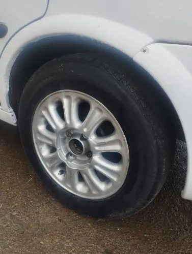 Vendo rodas aro 14 com pneus pra roda 