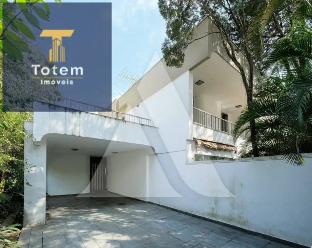 Casa à Venda 710 m² | 3 Suítes | Largo Mestre de Aviz | Jardim Lusitânia