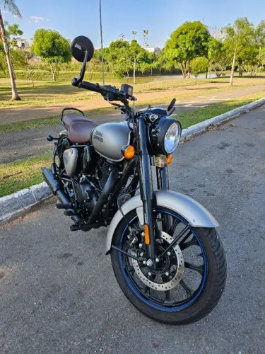 Royal Enfield Classic 350 Dark