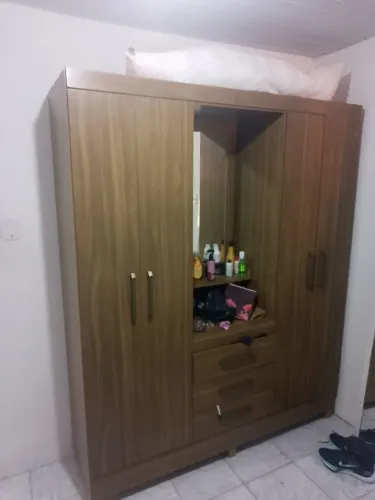 Vendo um guarda roupa e um rack