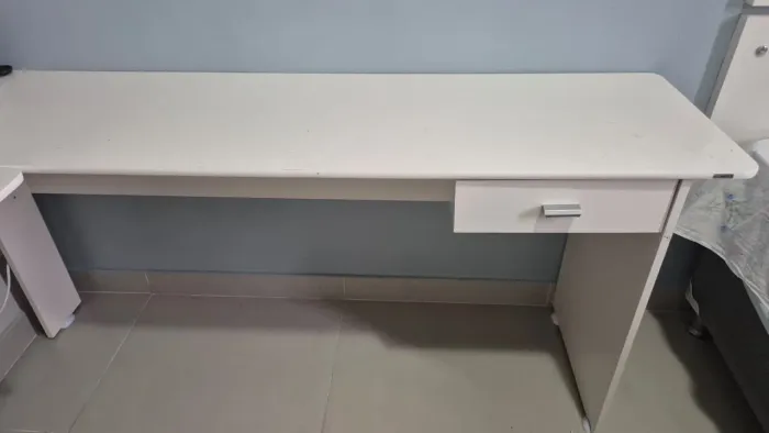 Mesa em L branca em BOM ESTADO