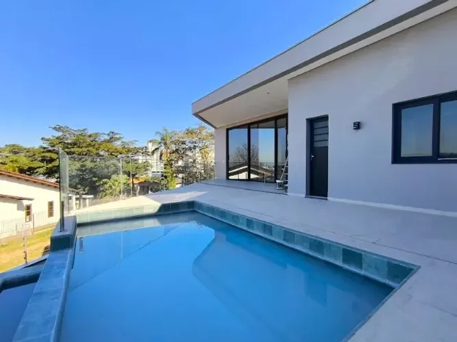 Casa alto padrão 3 suítes lugar ALTO com vista Pio Corrêa ACEITA permuta parcela direto