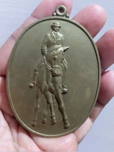 medalhão de bronze relíquia 