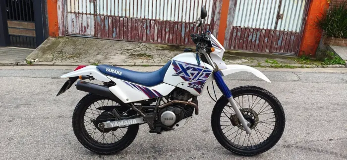 Vendo ou troco XT 225