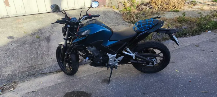 CB 300F Twister 2025 Azul | 4.600 km | Único Dono | Garantia de Fábrica | Estado de Zero