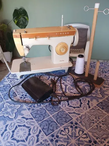 Máquina de costura Singer