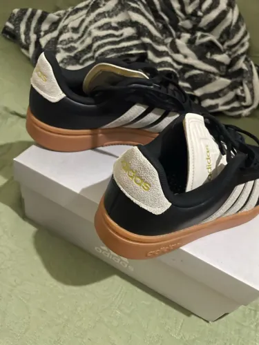 Vende-se tênis adidas court
