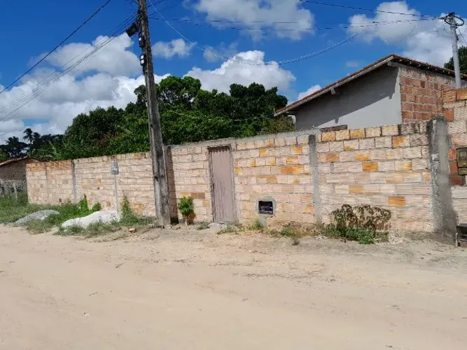 Vende-se casa em Barrolandia, quarto, sala, cozinha e banheiro.