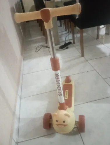 Scooter infantil com led e musica