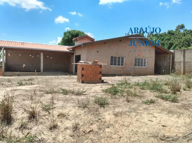 Chácara à venda em Monte Mor-SP: 1 quarto, 1 sala, 2 banheiros, 130m² de área! Aproveite e