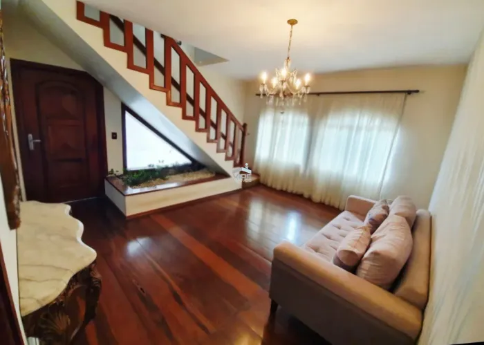Casa com 3 quartos e piscina em Sousas, Campinas-SP - Vila Bourbon.
