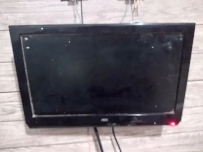 Tv AOC 22 liga e fica tela escura