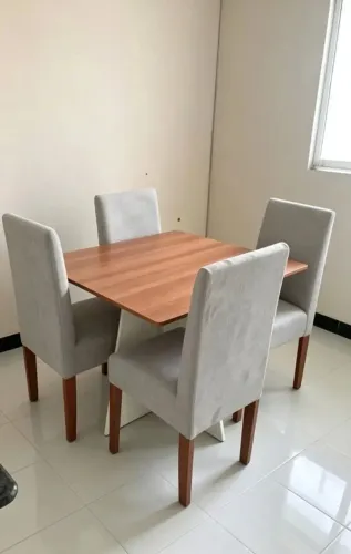 Mesa de sala de janta com cadeiras pronta entrega