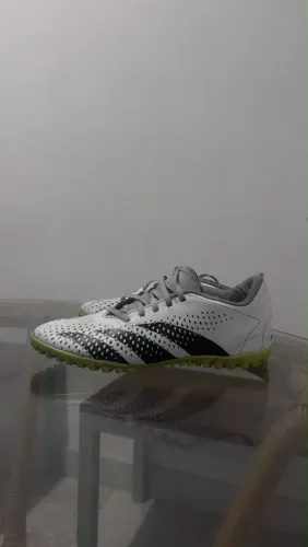 Chuteira Adidas Predator Society Branca - Usada em Bom Estado