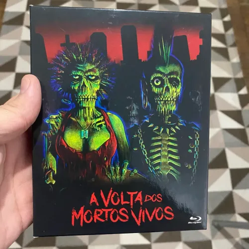 A Volta dos Mortos-Vivos Blu-Ray - Edição Rara com Luva Cards Pôster CD Trilha