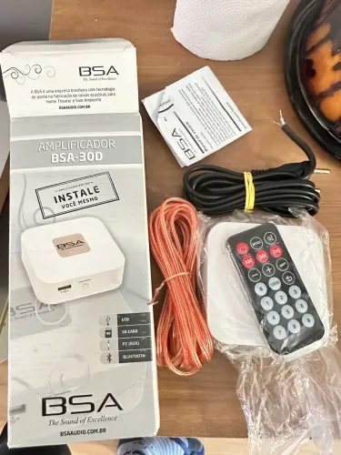amplificador Bravox BSA-30D para som ambiente.Oferece 30 W RMS