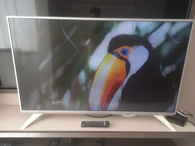TV LG Smart TV 43" Full HD Wi-Fi - Excelente Estado - Muito Conservada