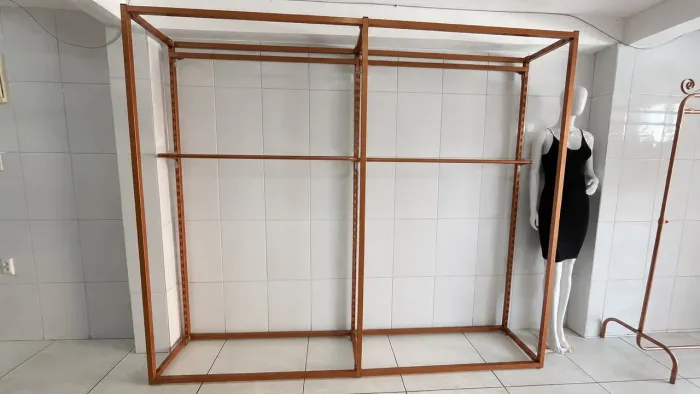 Arara estrutura loja roupa