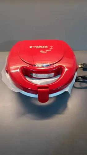 MAQUINA DE CREPE - CREPEIRA  CADENCE 110v - nova