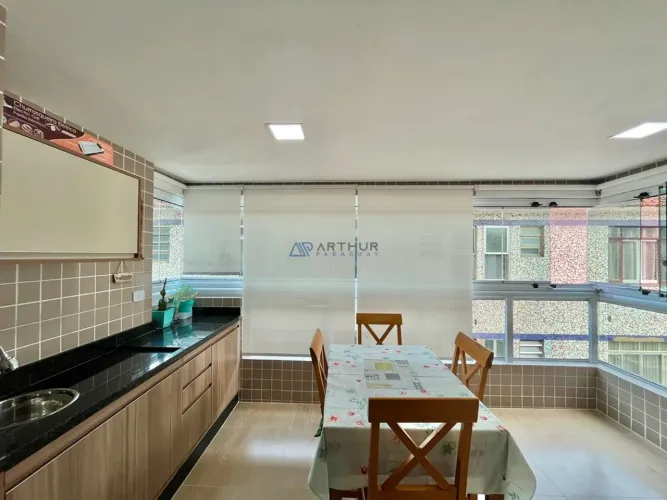 Apartamento Mobiliado à Venda em Praia Grande com 2 quartos, 2 banheiros, 1 vaga