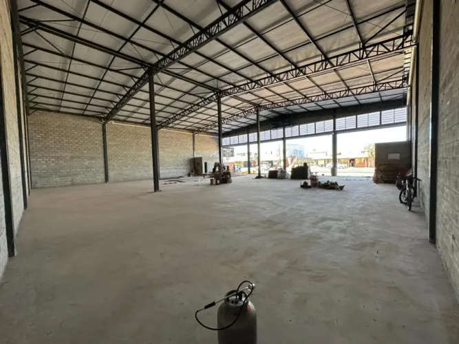 Galpão Av. Independência 300m² Setor Ipiranga Aparecida de Goiania