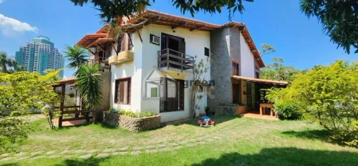 Casa Padrão a venda em Rio de Janeiro