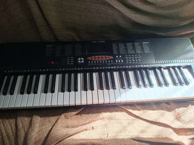 Teclado musical M-T1280