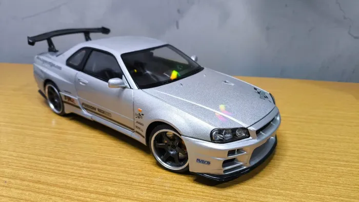 Miniatura Skyline R34 GTR Top Secret escala 1/18