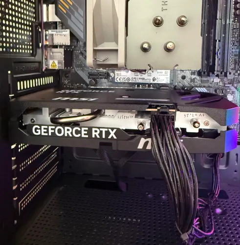 Placa de Vídeo NVIDIA GeForce MSI RTX 5060 8GB