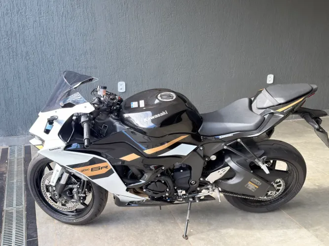 Zx6 636 Branco com Dourado