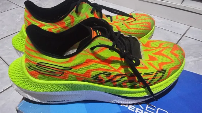 Tênis SKECHERS SPEED BEAST 43