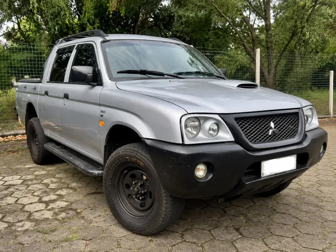 Mitsubishi L200 GL 2.5 4X4 CD Diesel 2011