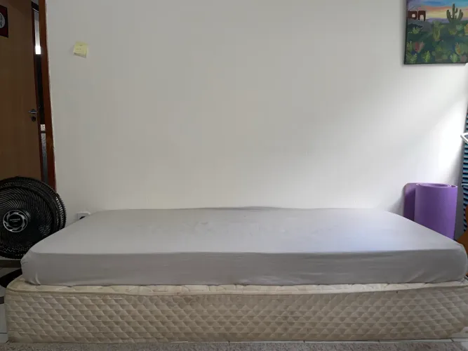 Cama de solteiro usada
