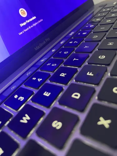 MACBOOK 2020 TOUCHBAR I5