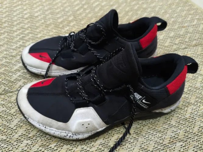 Tênis Nike Tech trainee n°41 R$ 200