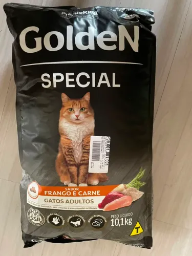 Vendo ração Golden gatos , vencimento setembro 2027