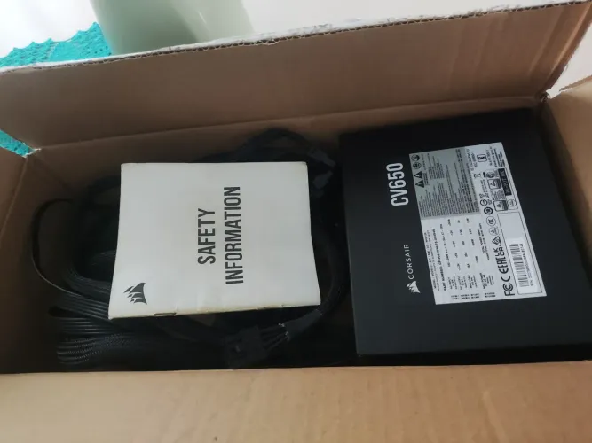 Fonte de alimentação Corsair CV650