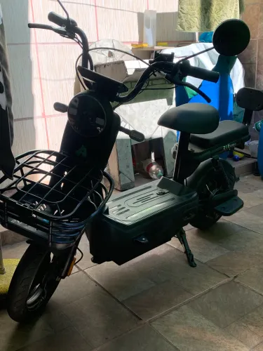 Na verdade é um autopropelido, moto de 800w