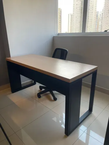 Mesa de escritório/ trabalho