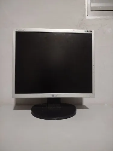 Monitor LG Flatron LCD - Perfeito para PC, Sistema de Câmeras (CFTV) ou Segundo Monitor