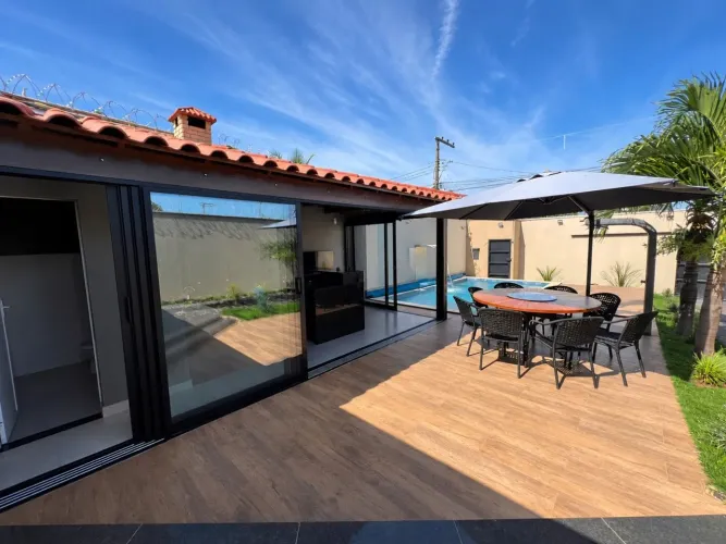 Casa à venda no bairro Brasil em Uberlândia/MG
