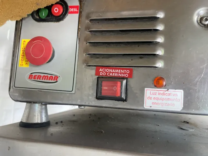 Fatiador automático e cervejeira expositora