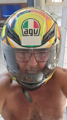 Vendo ou troco esse excelente capacete AGV